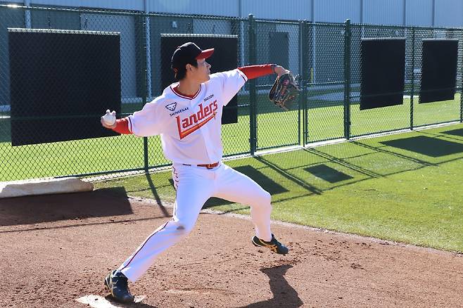 '연봉 14억 → 3억' 도쿄까지 날아가 모셔왔다