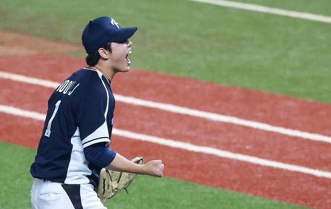 ‘어깨 통증’ 문동주 피칭 중단 비보, WBC 대표팀 초비상 걸렸다… 대회 출전도 불투명해지나