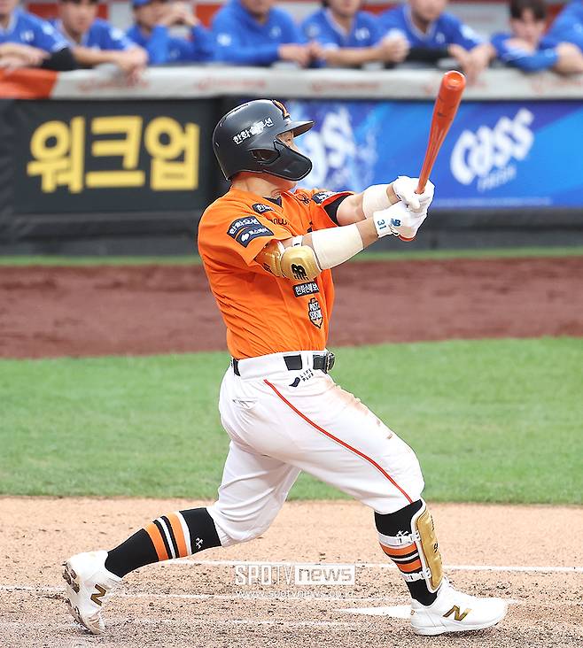 [공식발표] ‘트레이드 최종 무산’ 손아섭 드디어 한화와 1년 1억에 계약…