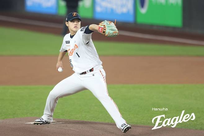 '악 어깨' 문동주의 시간이 멈췄다, '어깨통증→투구 중단' 韓 대표팀-한화 초비상 걸렸다