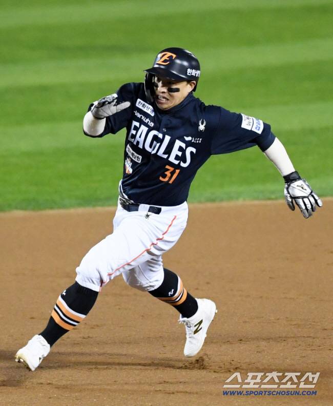 도대체 왜? 손아섭 → 그 흔한 '옷피셜+악수'도 없다. 출국 인터뷰도 고사했다