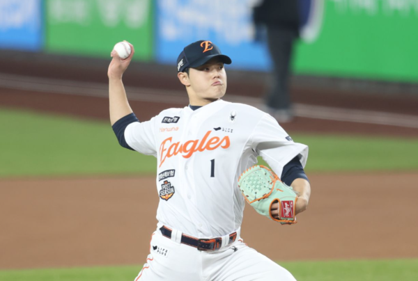 '어깨 통증' 문동주, 류지현호 대표팀 최종 명단 제외 가닥...대체 멤버는 고영표 유력