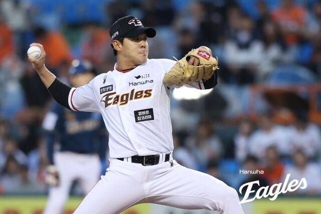 '타자→투수→日 독립리그→한화→방출' 암흑기 불펜 에이스, 결국 은퇴 결정…