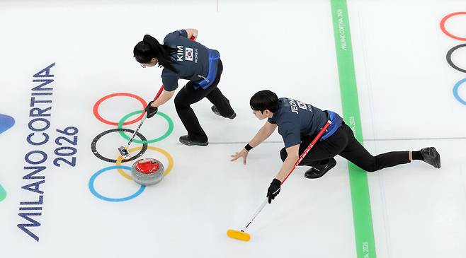 '오심 논란' 컬링 김선영·정영석 조, 올림픽 공식 입장 달랐다...