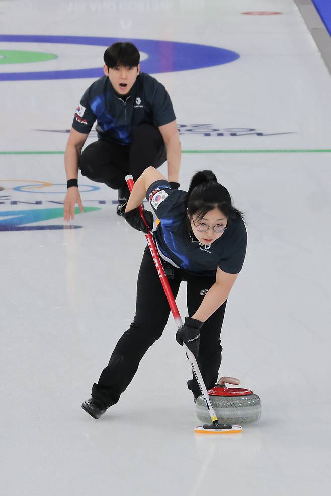 '오심 논란' 컬링 김선영·정영석 조, 올림픽 공식 입장 달랐다...