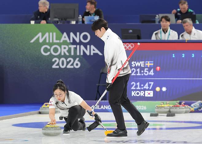 '오심 논란' 컬링 김선영·정영석 조, 올림픽 공식 입장 달랐다...