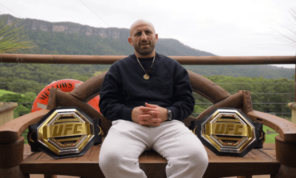 '엉덩이로 깔아뭉개고 난타' UFC 굴욕 장면→