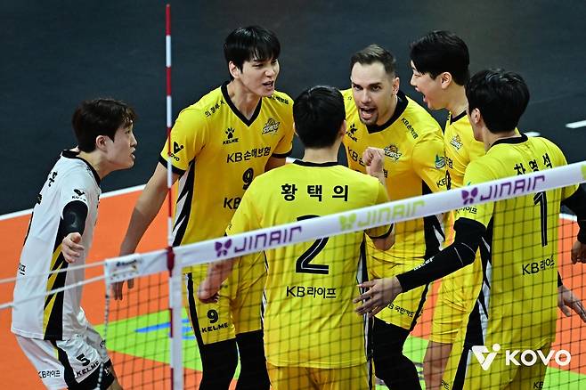 프로배구 '3위 싸움' 점입가경…남녀부 모두 대혼전 양상