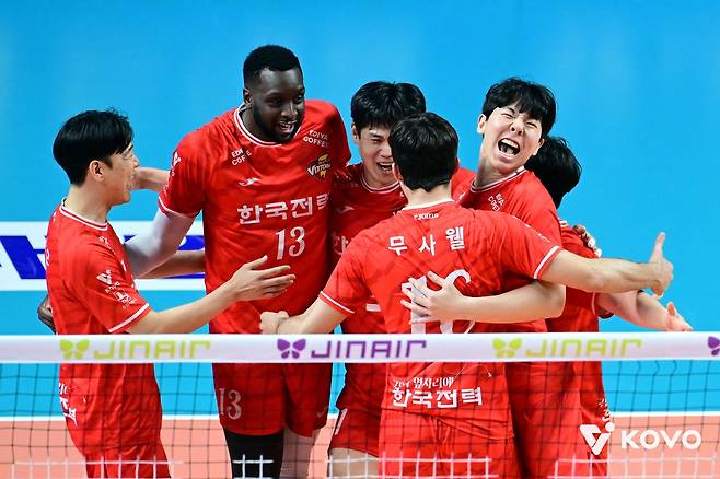 프로배구 '3위 싸움' 점입가경…남녀부 모두 대혼전 양상