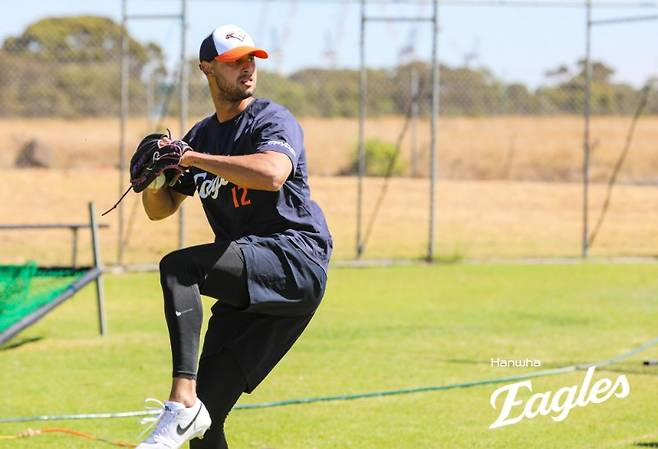 김경문은 왜 새 외국인들을 몰래 지켜보나… ‘폰와’ 역대급 듀오와 싸우면 곤란하니까