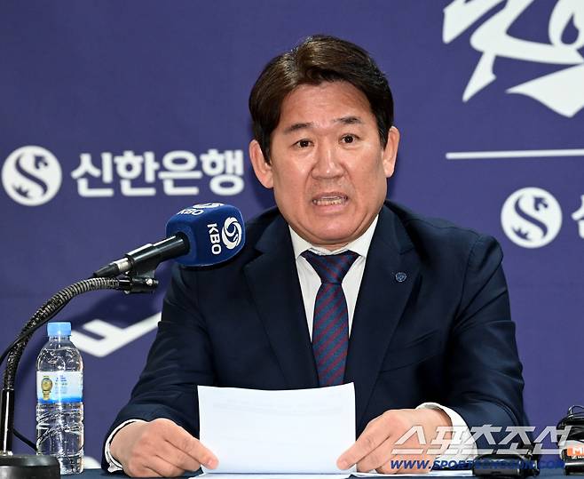 문동주 어깨 이미 30일부터 아팠다 + 홍창기 빠지고 구자욱·문현빈 승선 이유는 → 류지현호 30인 선발 배경 밝혔다 [일문일답]