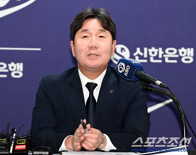 '일본전 지고 8강 진출 vs 일본전 이기고 조 3위' → 짓궂은 질문에 류지현 감독이 웃었다