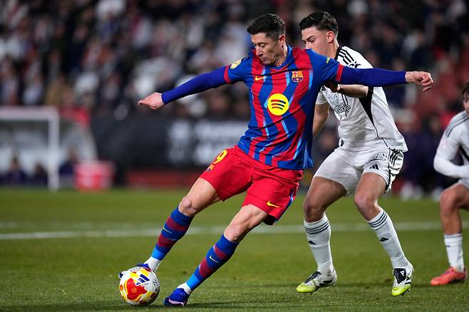 '흥민씨, 저 미국 안갈거 같아요' LA FC 동행 불발? 바르셀로나, 인간계 최강 ST와 재계약 '고심 중'...ESPN '단, 연봉 삭감 받아들이면'