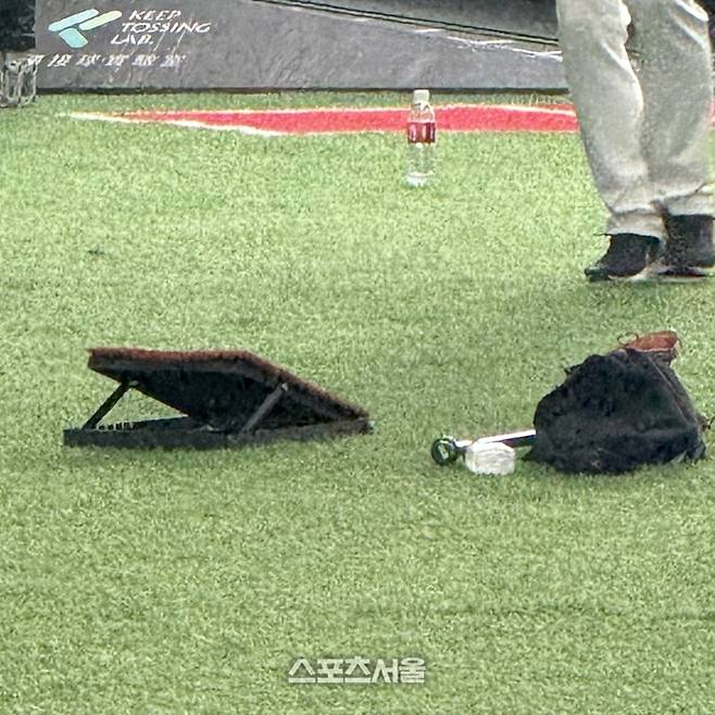 롯데 선수들 전부 ‘밥’ 먹으러 갔는데…점심 반납하고 ‘보충 수업’ 자처한 ‘미친 열정’ 사제(師弟)는 누구 [SS타이난in]