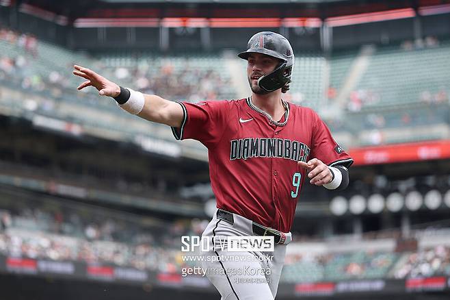 [오피셜] 깜짝 트레이드 성사…26위 유망주 포함 3명 내줬다, 어떤 상대이길래