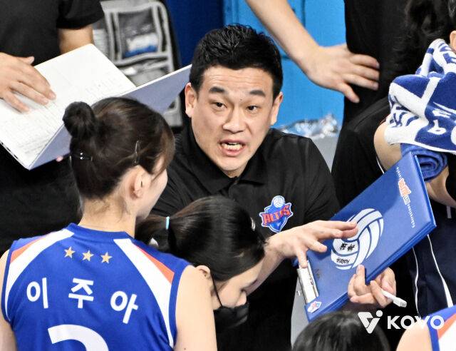 V-리그 레전드 리베로 출신 감독대행, 누구보다 제자의 마음 잘 알고 있다…“할 수 있는 한 최대한 과감하게” [MD인천]