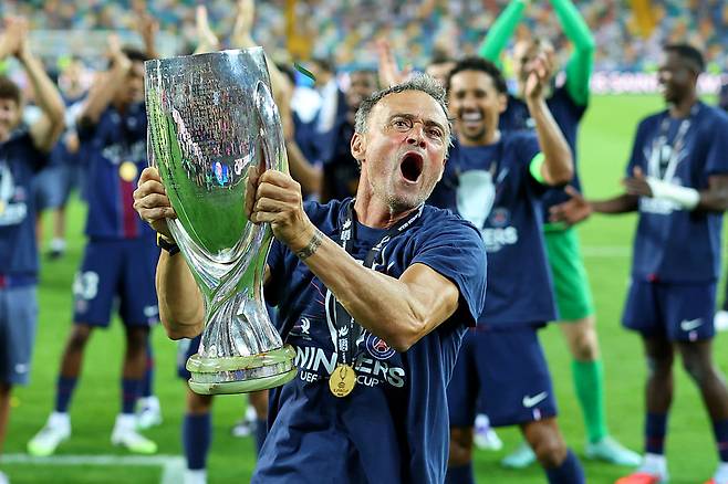 ‘굿바이 이강인’ 6관왕 ‘대역사’ 함께 작성한 ‘사령탑’ 엔리케 PSG 감독 재계약 거절 후 맨유 지휘봉 잡나 “양측 이미 접촉”