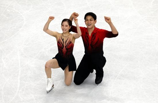 일본, 피겨 단체전 金메달 스타트 끊었다…페어 9개팀 중 1위+중간점수 5위→日 언론