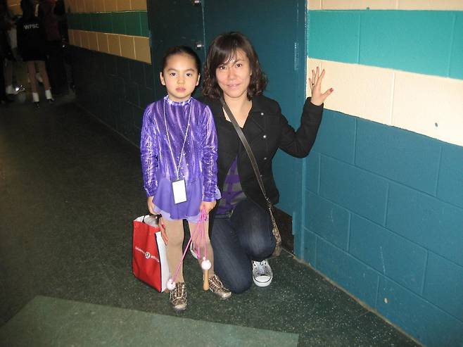 어린 딸 올림픽 반대했던 엄마…15년뒤 ‘태극 패딩’ 입고 밀라노 관중석에