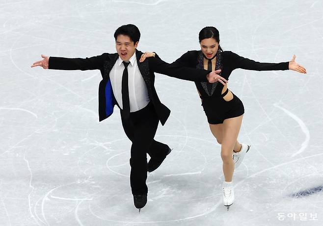 어린 딸 올림픽 반대했던 엄마…15년뒤 ‘태극 패딩’ 입고 밀라노 관중석에