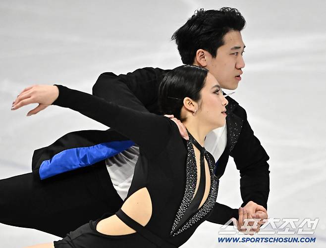 '중국 일본 다 제쳤다. 아시아 1위 등극' 올림픽 '첫 출전' 피겨 아이스댄스 7위 선전한 임해나-권예[밀라노 LIVE]