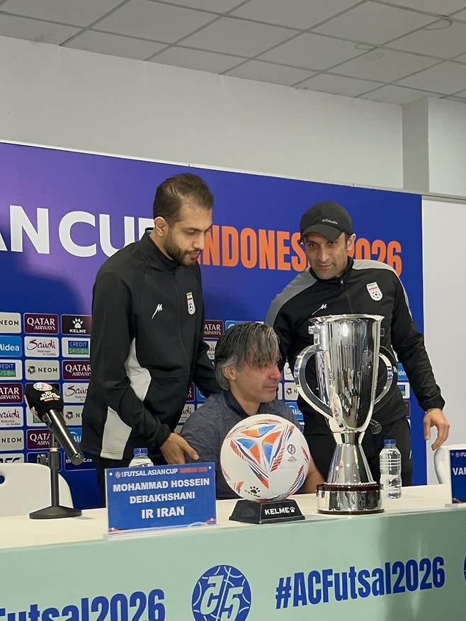 “결승 앞두고 결국 울었다” 끝내 말하지 못한 '조국의 참사'…4만명 체포 탄압에 이란 사령탑 눈물의 메시지→