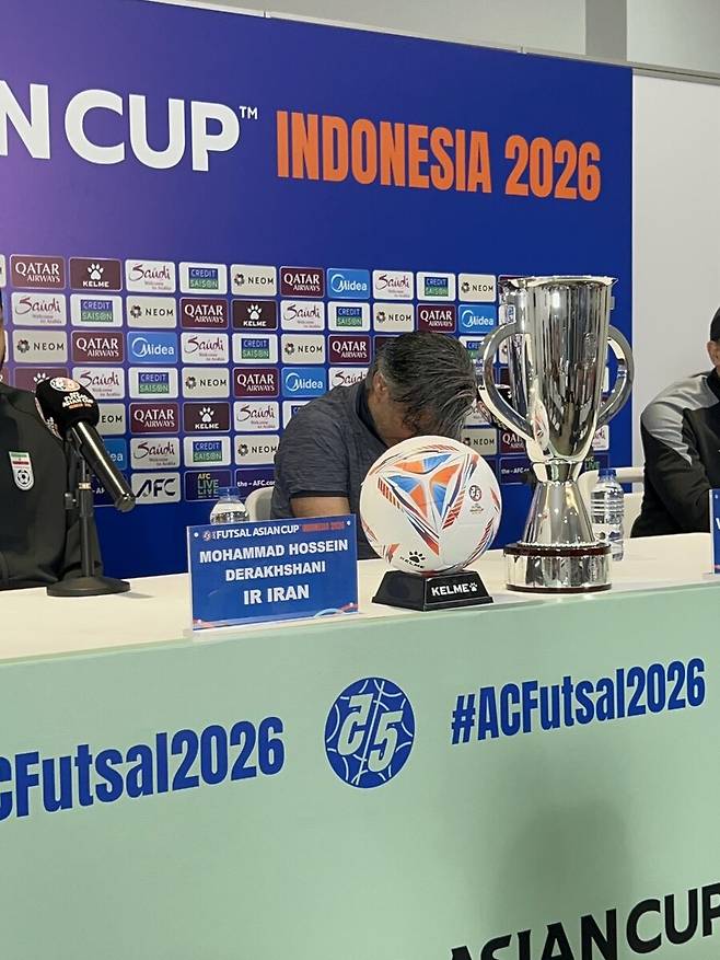 “결승 앞두고 결국 울었다” 끝내 말하지 못한 '조국의 참사'…4만명 체포 탄압에 이란 사령탑 눈물의 메시지→