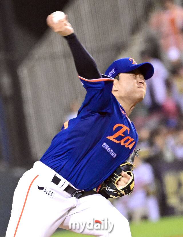 수술→수술→수술→수술→KS 출격→억대 연봉…한화 인간승리 사나이 이제 시작이다