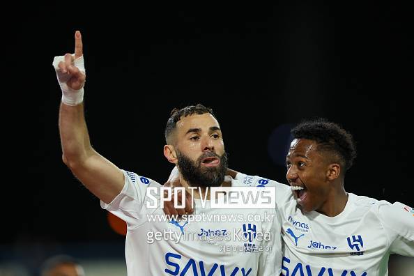 '호날두 이래서 반대했구나?' 벤제마 알 힐랄 이적 후 데뷔전 해트트릭 폭발...6-0 대승 견인