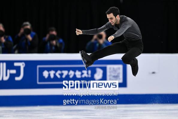 ‘빙판 위 노란 옷, 파란 멜빵 바지…’ 결국 올림픽이 이를 허락한 사연