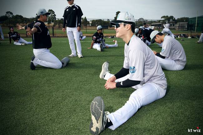 ‘와’ 롯데서 온 트레이드 우완 심상치 않다, 10승 영광 재현? 명장 눈도장 찍었다 “공 가는 궤적이 달라, 엄청 좋아” [오!쎈 질롱]