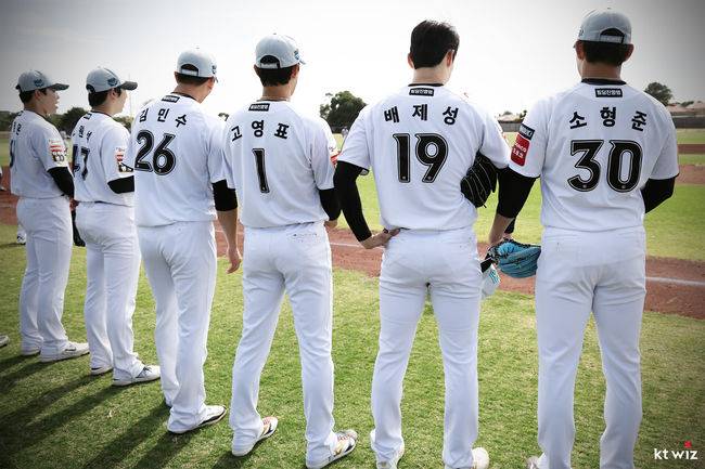 ‘와’ 롯데서 온 트레이드 우완 심상치 않다, 10승 영광 재현? 명장 눈도장 찍었다 “공 가는 궤적이 달라, 엄청 좋아” [오!쎈 질롱]