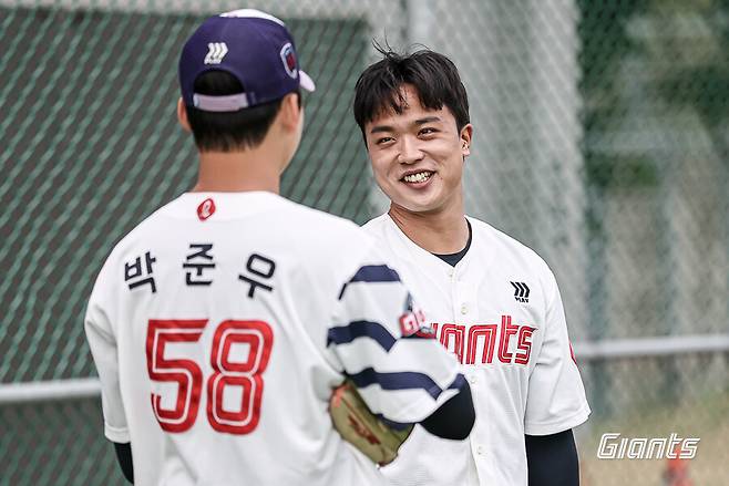 롯데 캠프에 등장한 유일 신인! 이대호 잡았던 152km 유망주의 당찬 각오