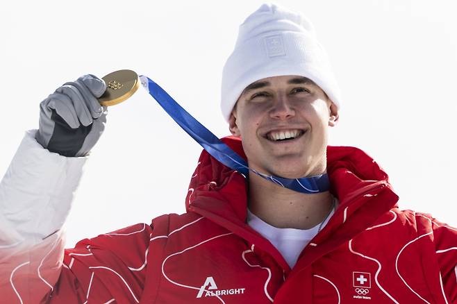 [2026 밀라노] “영화 같아요” 대회 첫 금메달은 스위스 알파인스키 활강 폰 알멘…올림픽 데뷔전서 정상