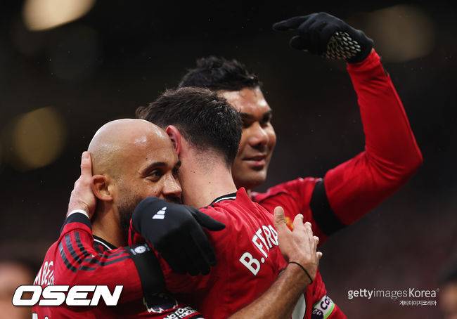 '음뵈모-브루노 연속골' 맨유, '로메로 다이렉트 퇴장' 토트넘에 2-0 완승...'4연승' 3위 AV 2점 자 맹추격