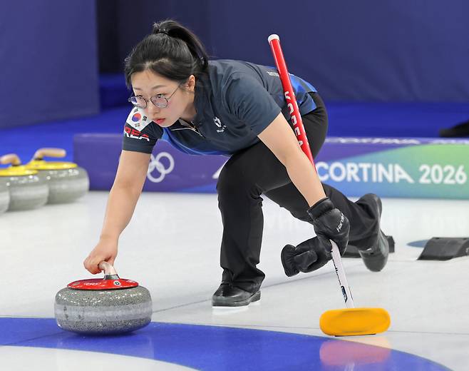 [밀라노 LIVE] '참사급 경기력' 한국 컬링 믹스더블 패패패패패 '무기력 5연패'...'4연패' 체코에 4-9 대패