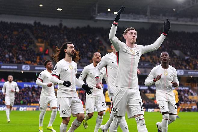 [PL 25R] 황희찬 또 쓰러졌다...울버햄튼, HWANG 부상 이탈+전반 PK 2회 허용→'파머 해트트릭' 첼시에 1-3 완패