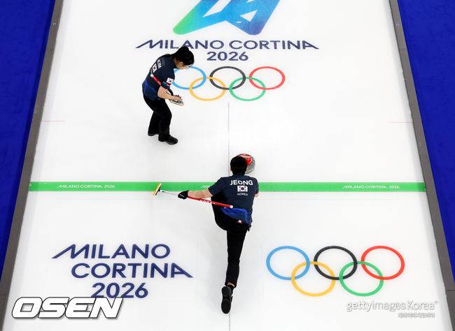 컬링 믹스더블 김선영-정영석, '세계선수권 챔피언' 미국 상대 승리...5연패 후 첫 승리 [2026 동계올림픽]