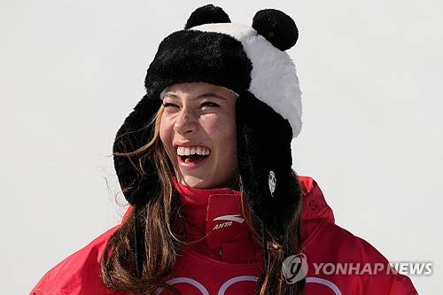 '넘어져도 결승행' 中 스키 스타 구아이링, 연 337억 몸값으로 밀라노·코르티나담페초 올림픽 상징 되다