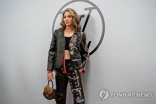 '넘어져도 결승행' 中 스키 스타 구아이링, 연 337억 몸값으로 밀라노·코르티나담페초 올림픽 상징 되다