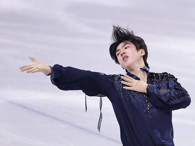 차준환 올림픽 첫 무대서 ‘점프 실수’…韓, 단체쇼트 프리진출 실패