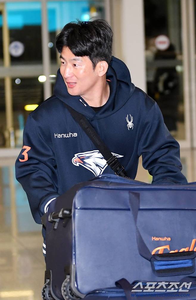 한화도 WBC 대표팀도 '초비상' 걸렸다…최재훈 '골절' 소견