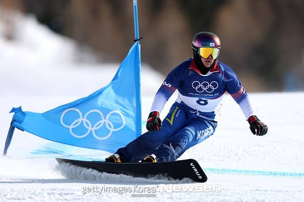 ‘스노보드 간판’ 이상호 평행대회전 8강 탈락, 김상겸은 진출