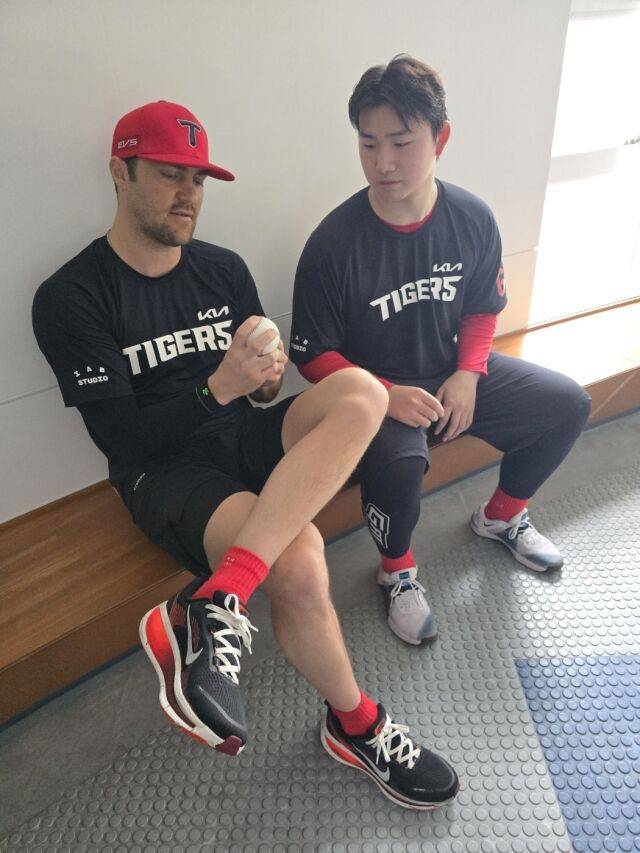 “깜짝 놀랐다, 정말 좋은 스위퍼” KIA 코치도 네일 아트도 인정…19세 고졸신인의 오타니 독학, 이건 진짜다[MD아마미오시마]