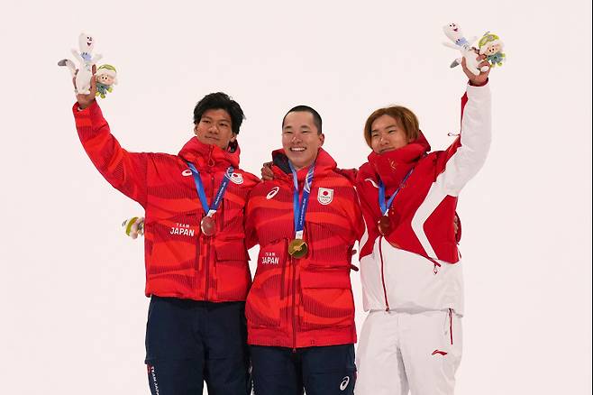 일본 금·은 싹쓸이 뒤엔 오심 논란