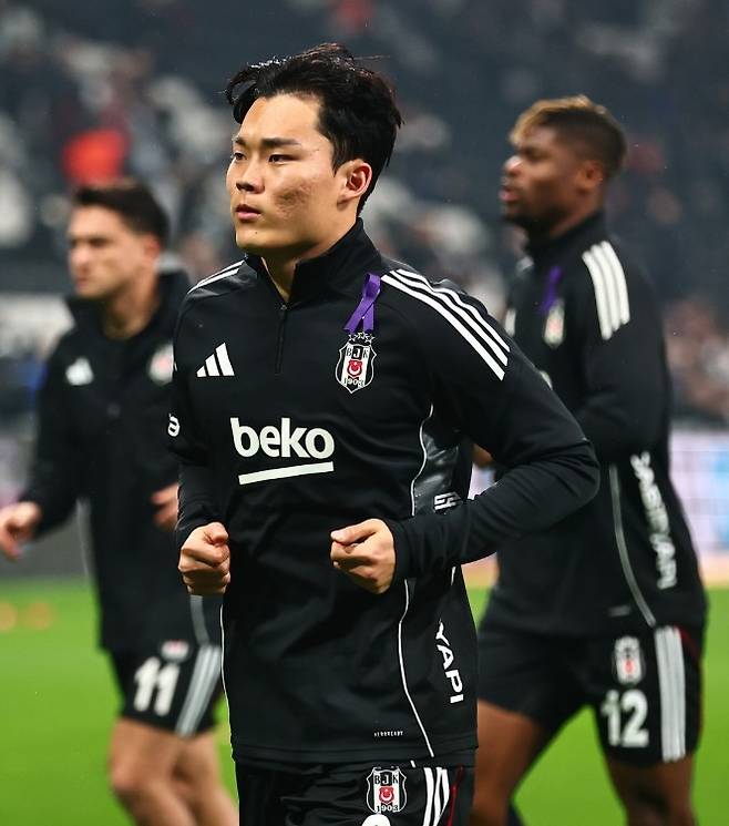 韓 축구 역대급 대형사고...'튀르키예 이적' 오현규, 데뷔전서 '환상 오버헤드킥' 데뷔골 폭발→황의조와 코리안 더비서 2-2 무승부