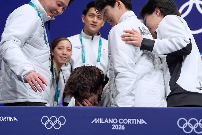 ‘미국 못 넘고 2연속 은메달’ 일본 사토, 3분간 눈물만 쏟았다…최강 말리닌 역전 못하자 ‘울음 바다’