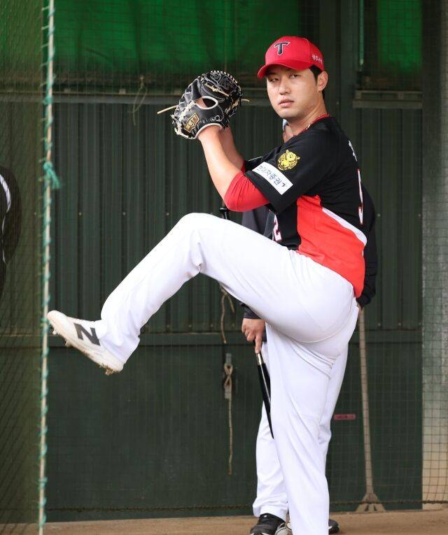 “KIA와 다년계약 목표, 부상 심하지 않았는데 이슈 돼 속상해” 돌아온 홍건희 진심…두산 만나도 순리대로[MD아마미오시마]