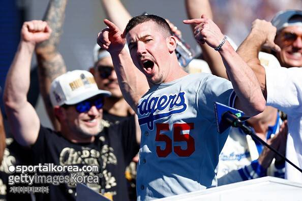설마 FA 미아? 내년에는 한국행을 알아봐야 하나? 다저스 WS 우승 이끌었던 뷸러, 아직까지 팀을 찾지 못했다