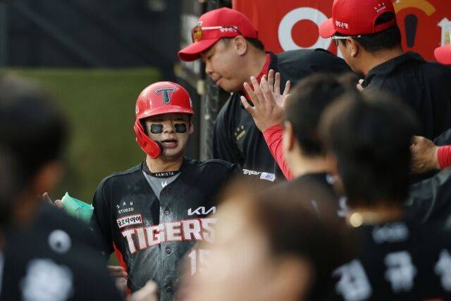 “(박)찬호 형 밤마다 전화 와요, 나도 찬호 형의 성장일기처럼” KIA 박정우 악몽의 2025년은 끝…야구는 심장보다 머리[MD아마미오시마]